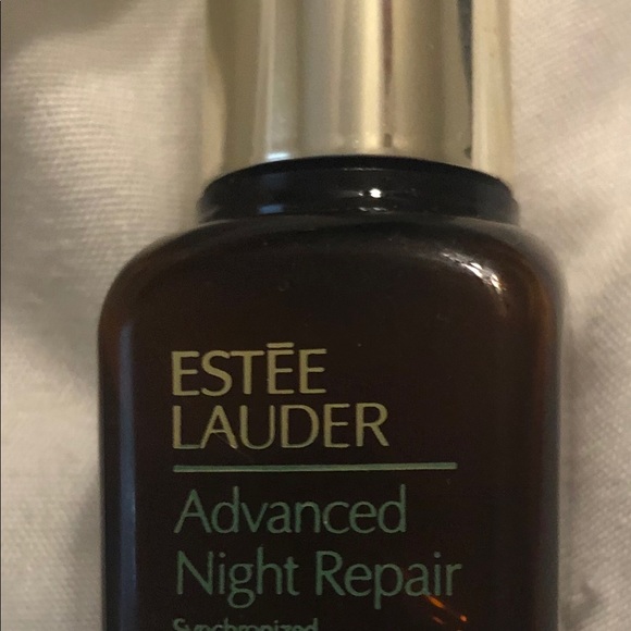 Lip stick,mascara, lip liner, night repair set - Picture 2 of 8